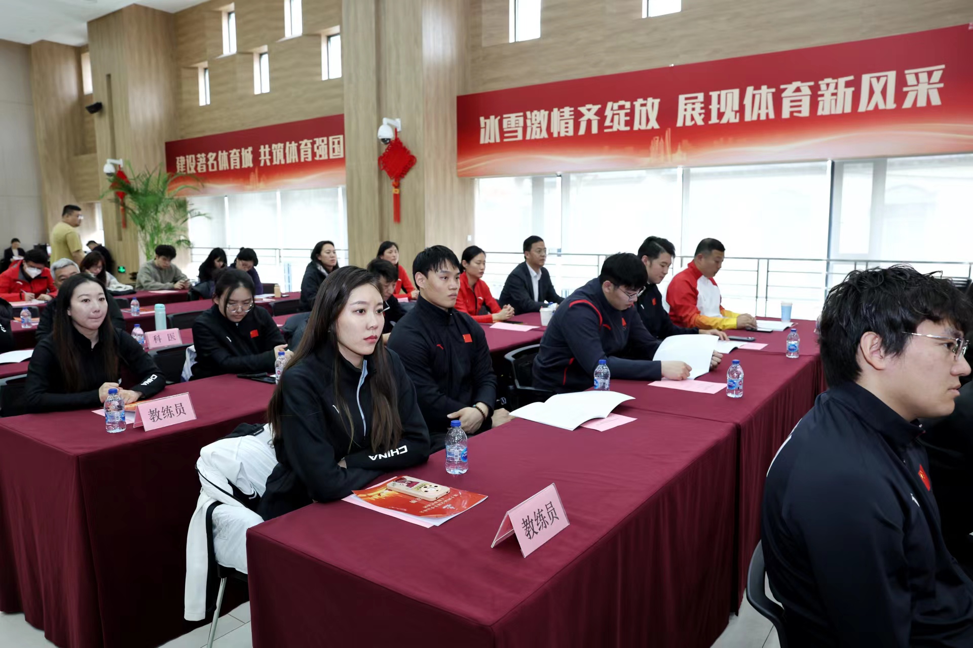 第十四届全国冬季运动会上海市代表团总结表彰大会举行 (9).jpg