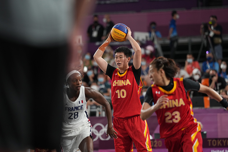 中国女子三人篮球队奥运摘铜 上海姑娘张芷婷“做到了”