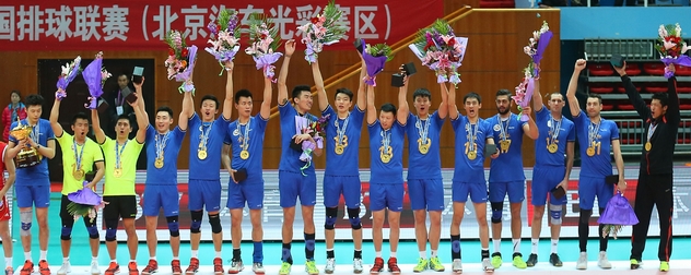 2016年，上海男排荣膺联赛12冠王。（图：新华社）