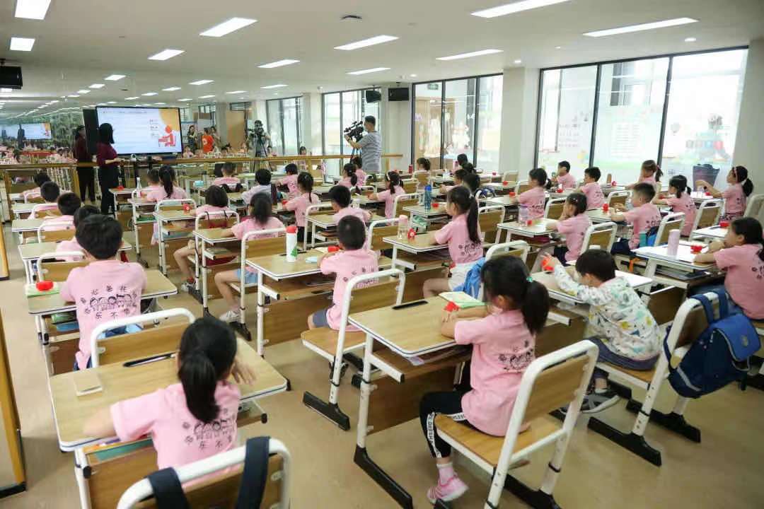 “奔跑吧·少年” 2021年上海市小学生爱心暑托班体育配送启动
