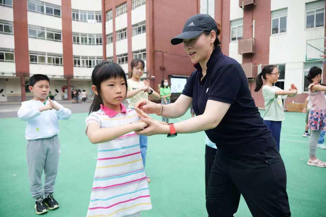 “奔跑吧·少年” 2021年上海市小学生爱心暑托班体育配送启动
