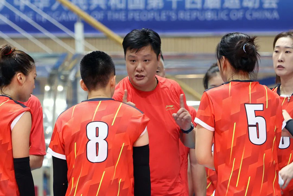 上海运动健儿们在多个赛场上奋勇拼搏，追逐体育梦想
