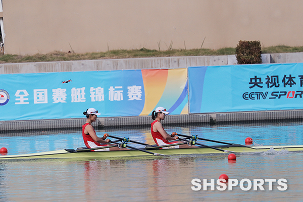 上海队双喜临门 全国赛艇锦标赛首个决赛日上演巅峰对决