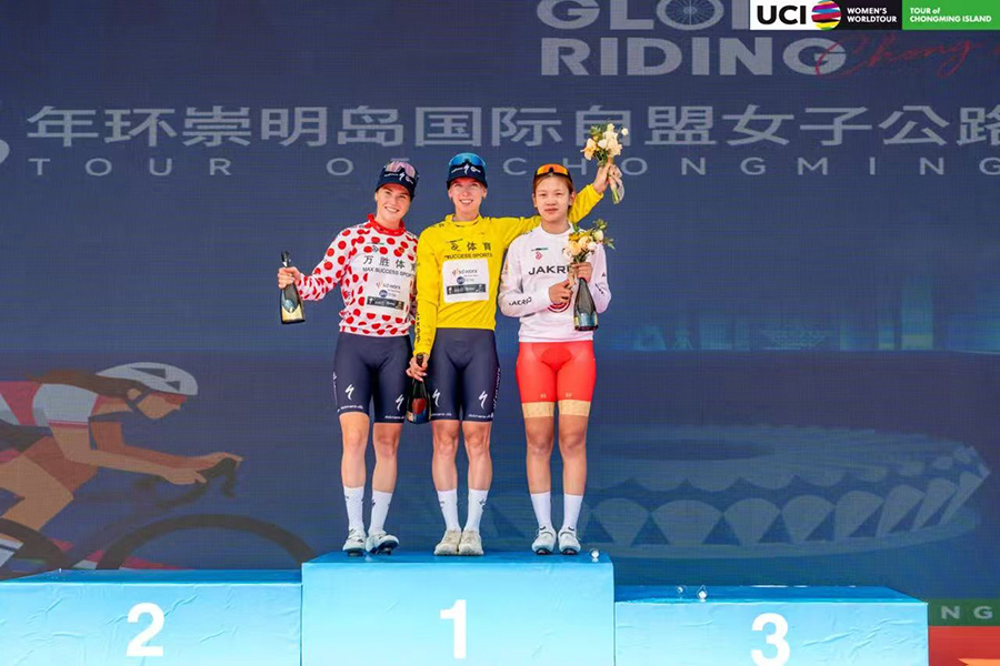 2026年环崇明岛国际自盟女子公路世界巡回赛开赛2.jpg