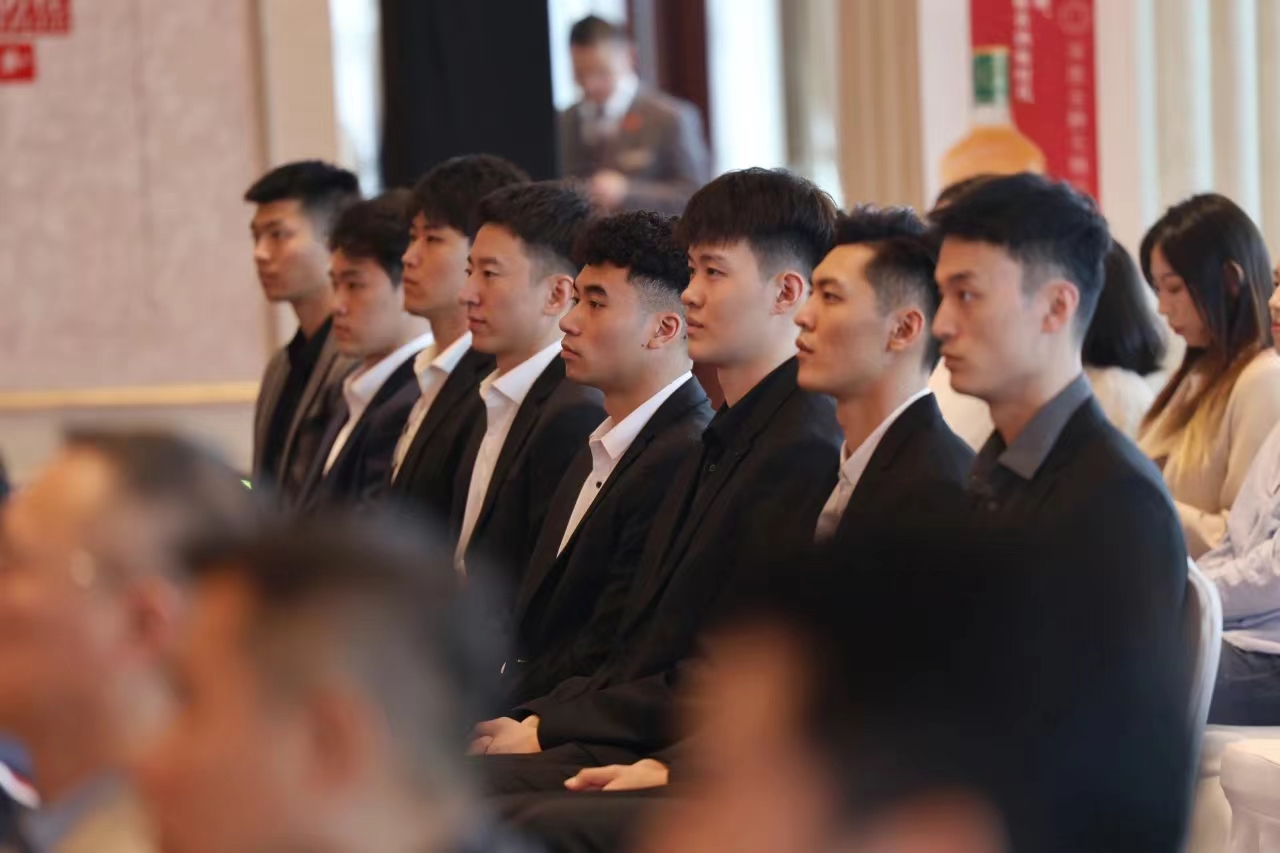 上海光明男排召开总结会8.jpg