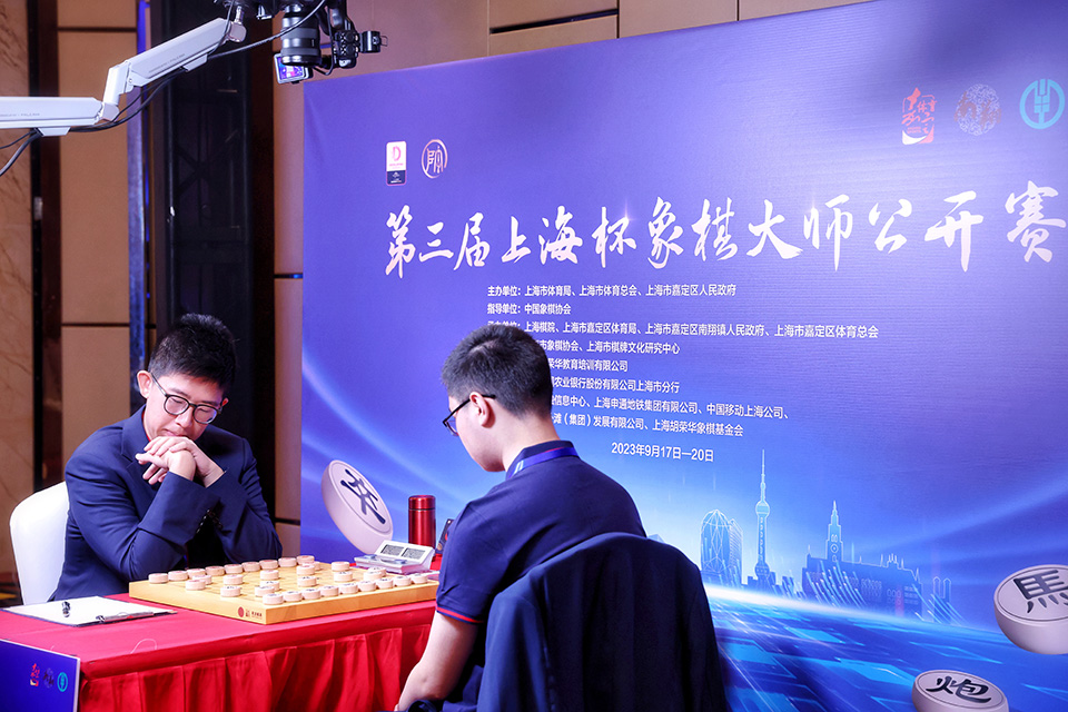 一方棋盘搭起文化之桥 第三届上海杯象棋大师公开赛开幕 (2).jpg