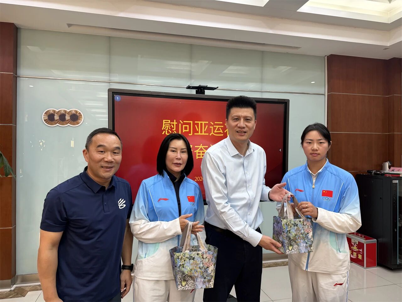市体育局领导赴运动队看训及慰问亚运会参赛人员 (12).jpg
