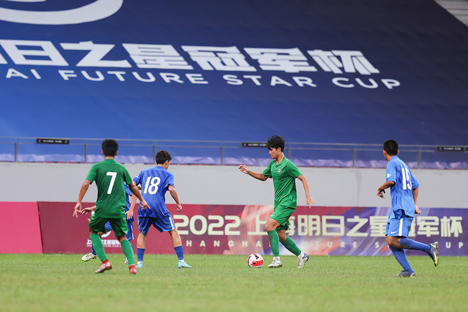 上海U15蓝队夺冠捧杯 首届上海明日之星冠军杯落幕 (6).jpg