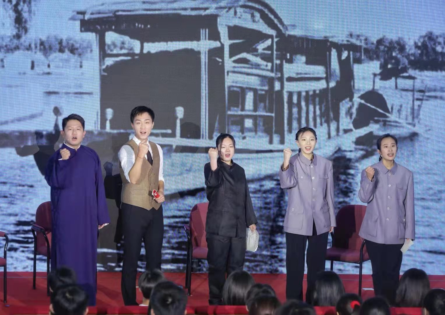 市体育局系统五四主题微团课展演暨新团员入团宣誓仪式举行.jpg