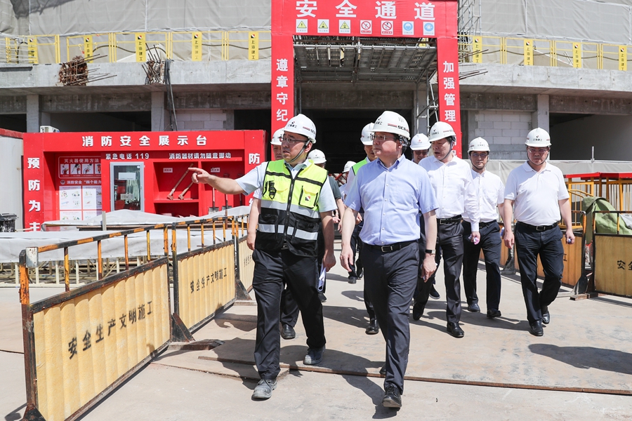 陈群副市长一行赴徐家汇体育公园调研.jpg