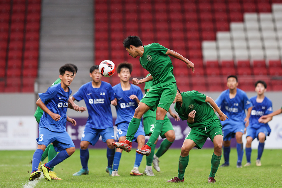 上海U15蓝队夺冠捧杯 首届上海明日之星冠军杯落幕 (8).jpg