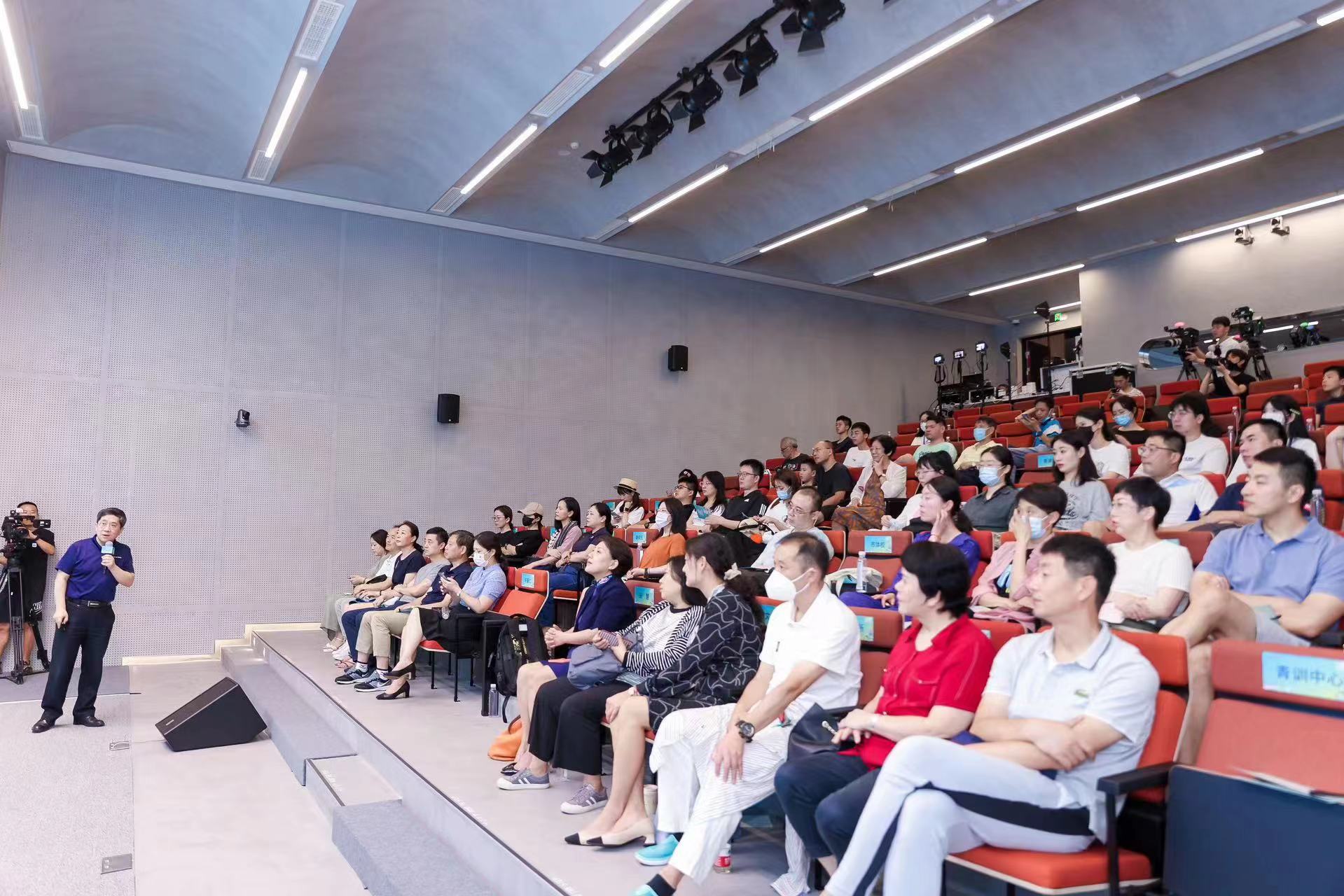 在“海派之源”读懂你我的体育 “体荟魔都”系列讲座传递体育文化力量.jpg