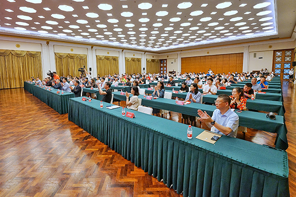 市棒球协会与市垒球协合并更名为市棒垒球协会