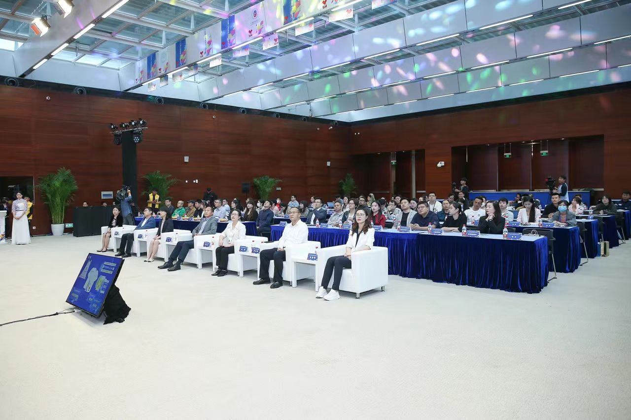 “让热爱，更未来”第十五届上海国际大众体育节启动.jpg