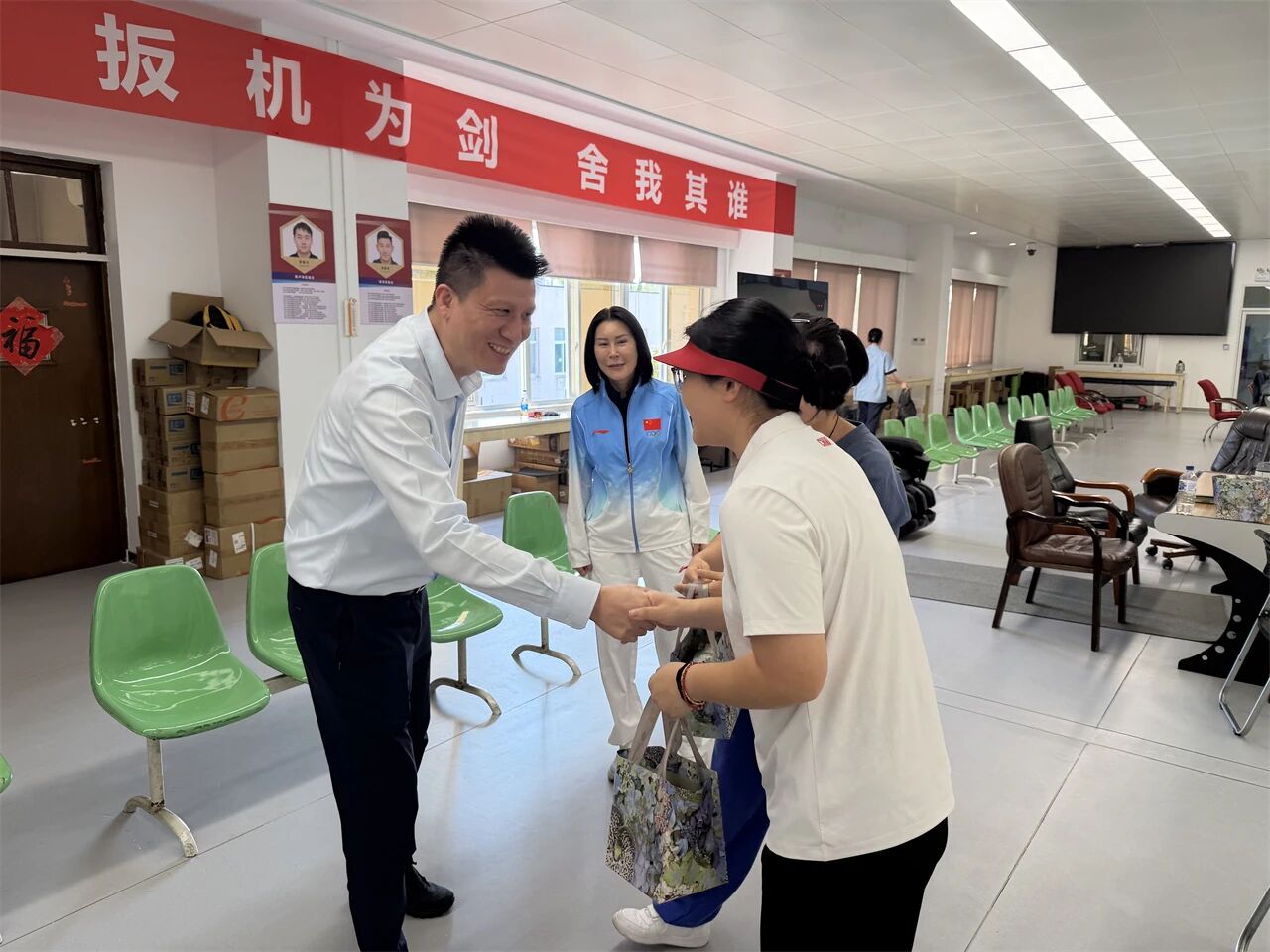 市体育局领导赴运动队看训及慰问亚运会参赛人员 (6).jpg