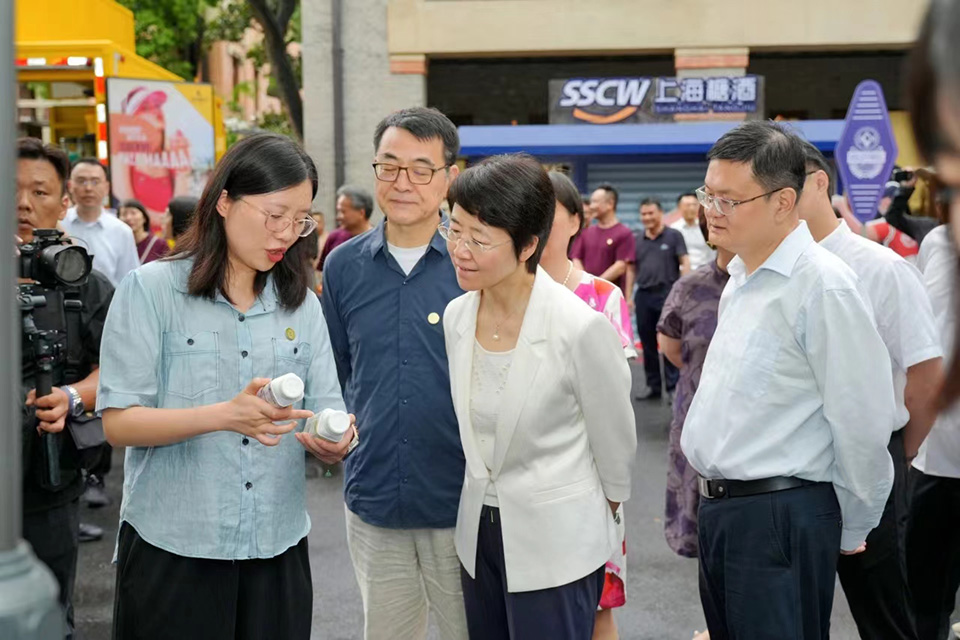 深化排球项目战略合作 市体育局携手光明食品集团启新程 (2).jpg