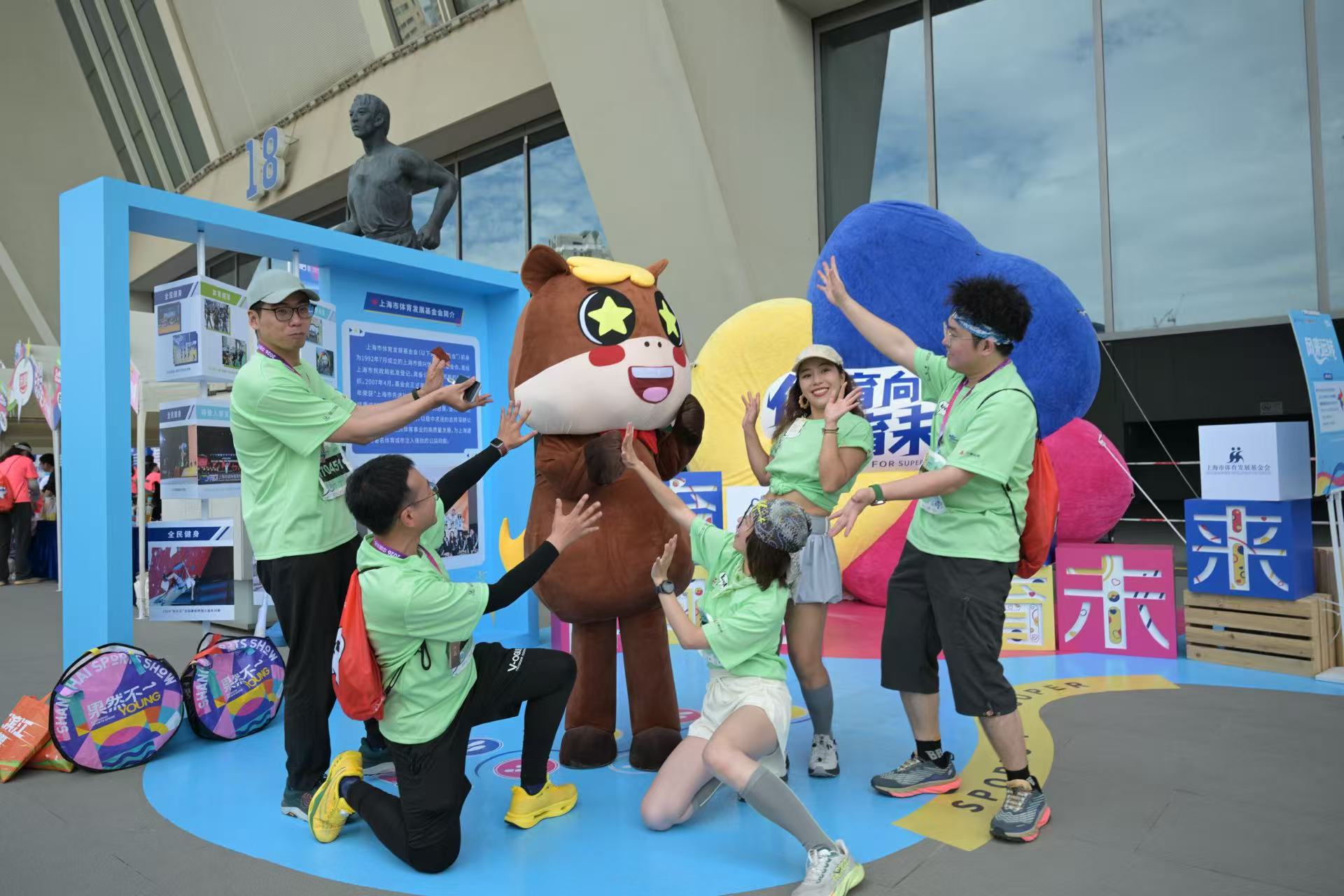 基金会展区现场图1 (1).jpg
