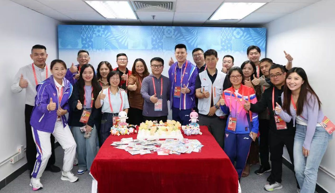 上海市代表团领导看望慰问第十五届全国运动会上海新闻工作者