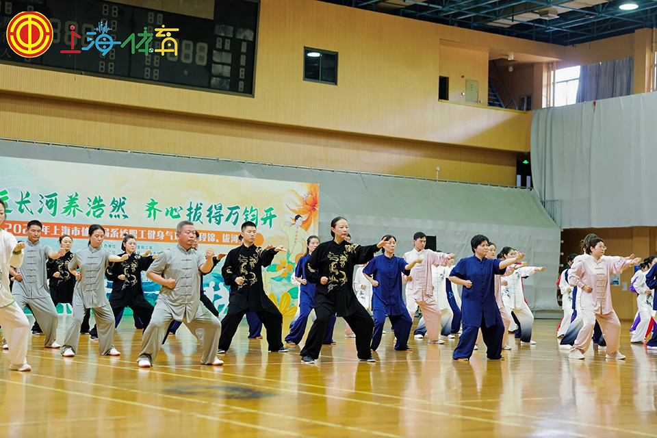 市体育局系统举行职工健身气功八段锦、拔河比赛 (6).jpg