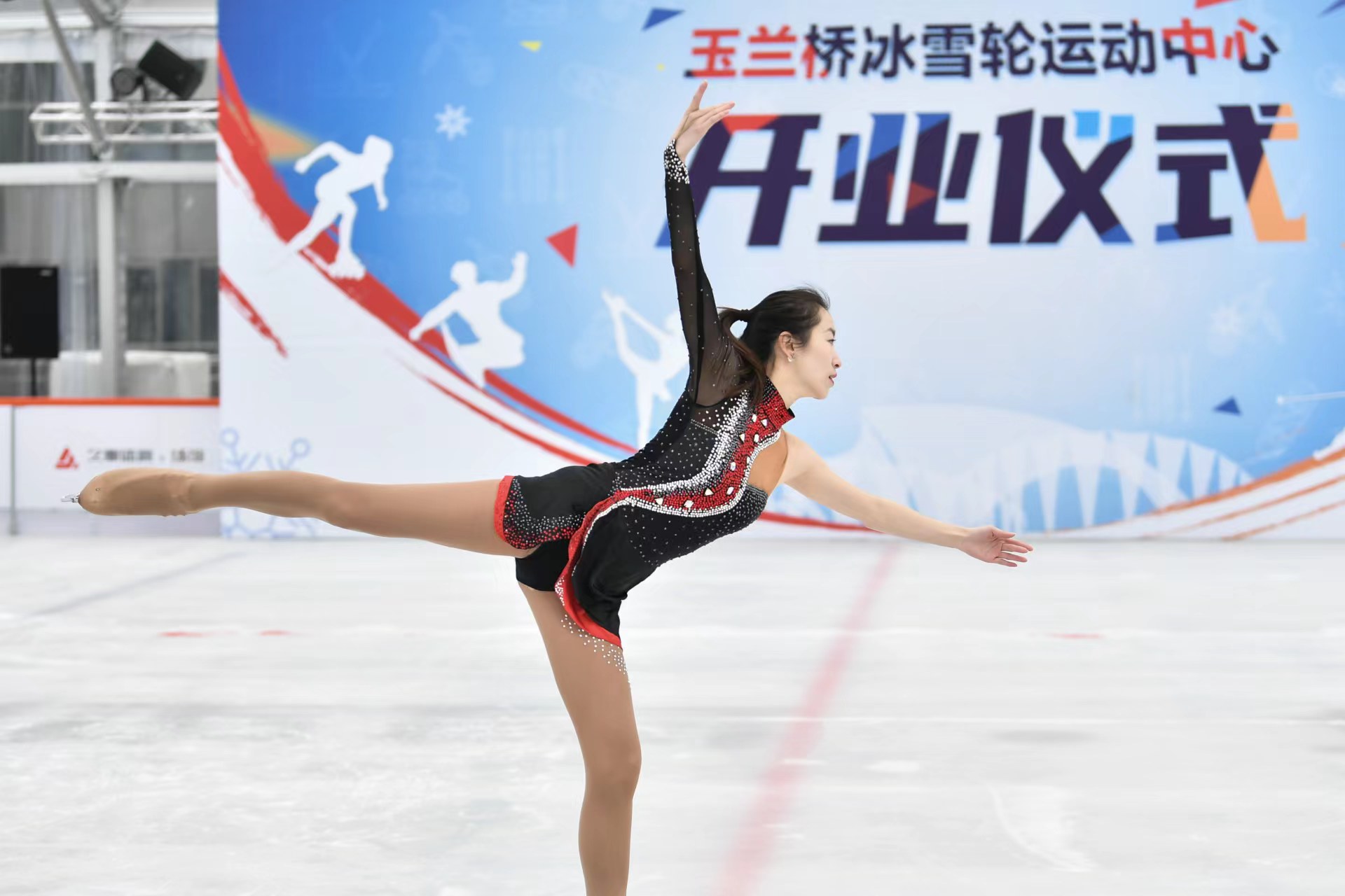 玉兰桥冰雪轮运动中心全新亮相 浦发东体潮流运动升级扩容.jpg