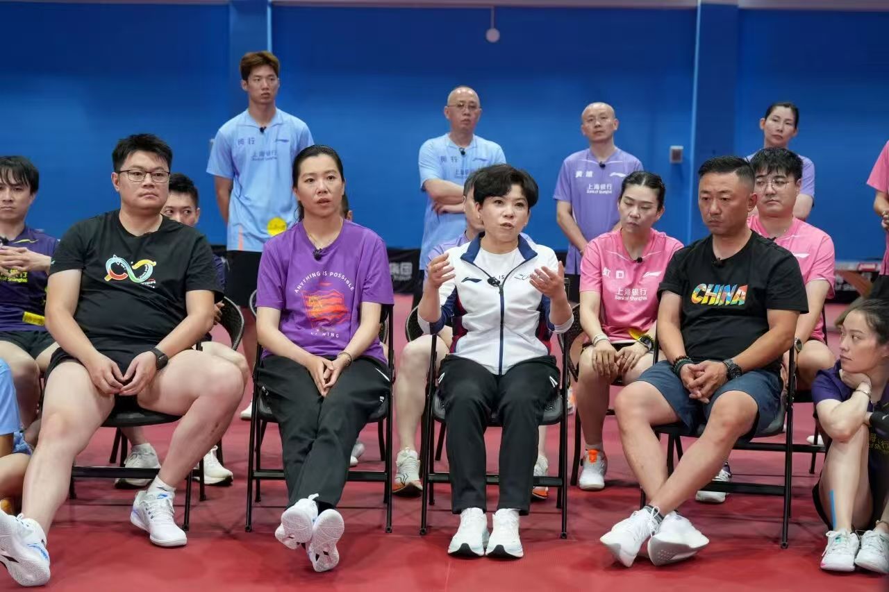 名师高徒 奥运冠军导师崇明执教 沪乒嘉年华混合团体赛四强焕新出发 (2).jpg