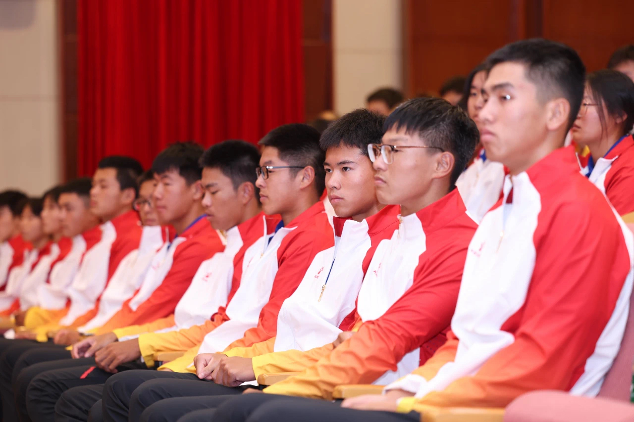 第一届全国学生（青年）运动会上海市代表团成立 上海1224名青年学生运动员即将出征.png