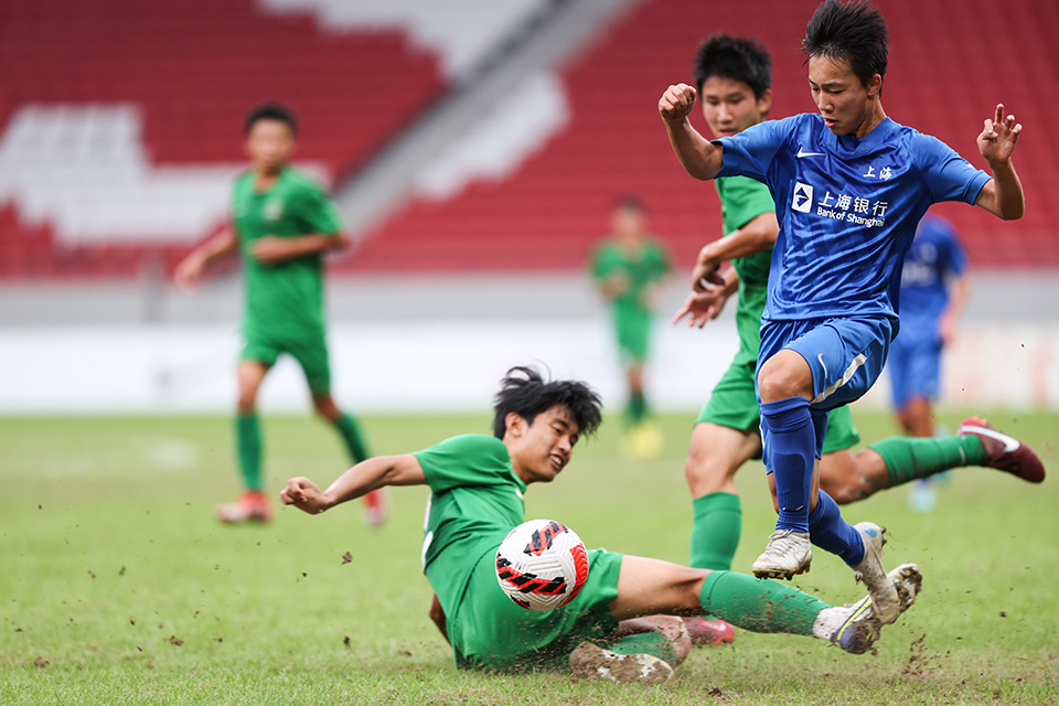 上海U15蓝队夺冠捧杯 首届上海明日之星冠军杯落幕 (5).jpg