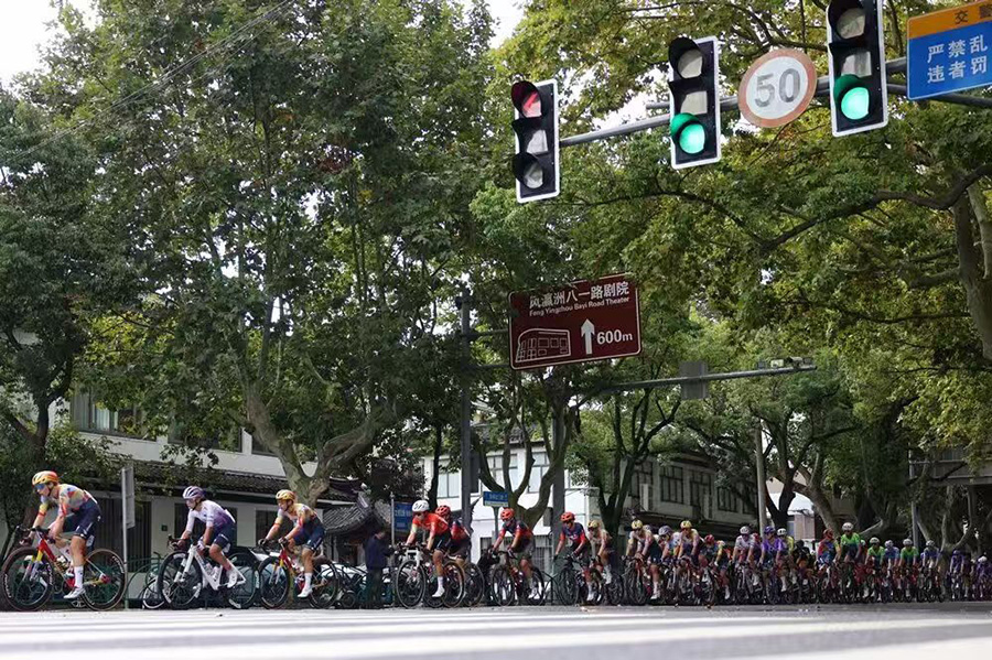 2026年环崇明岛国际自盟女子公路世界巡回赛开赛8.jpg