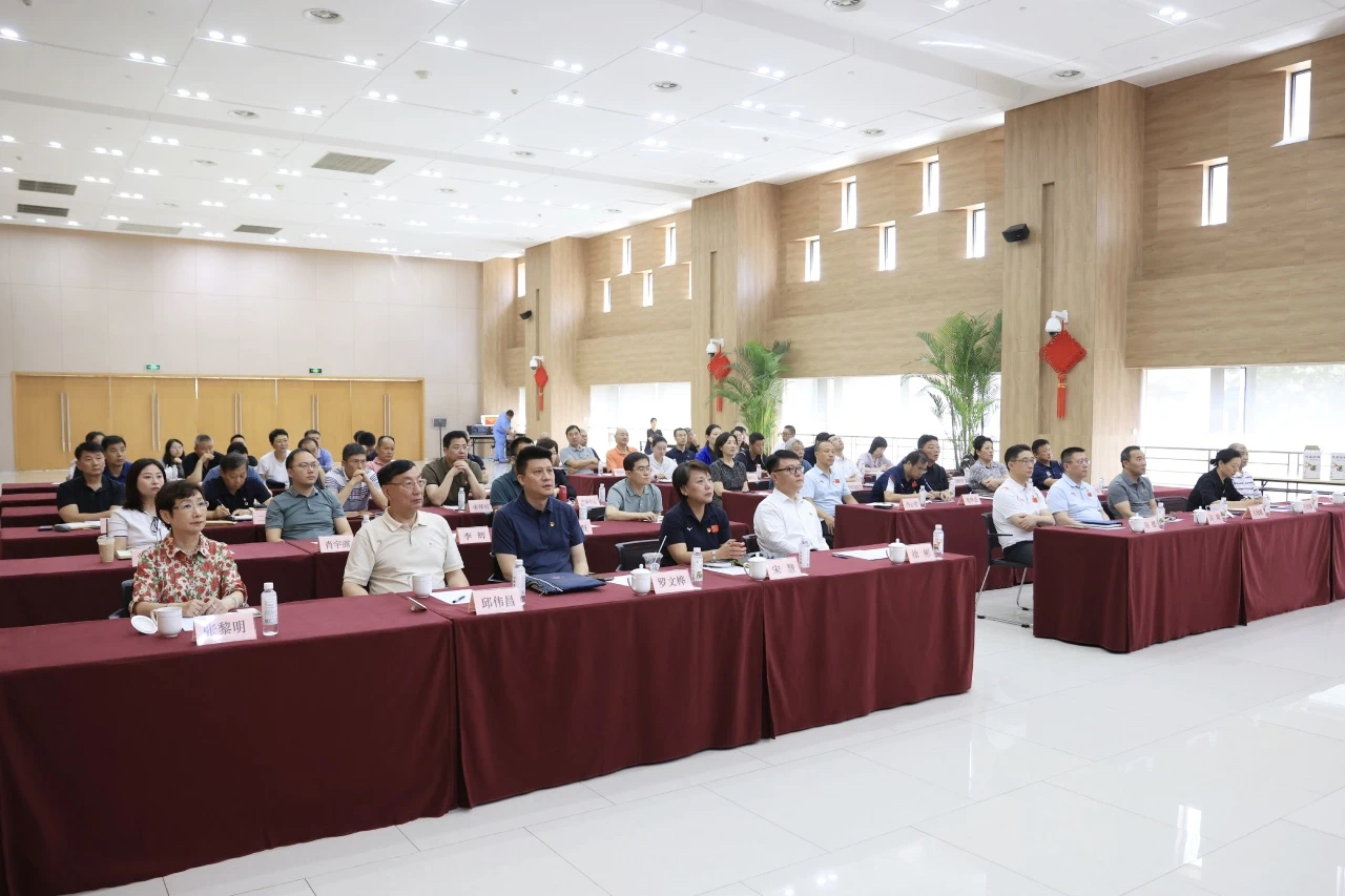 市体育局系统召开深入贯彻中央八项规定精神学习教育警示教育会.png