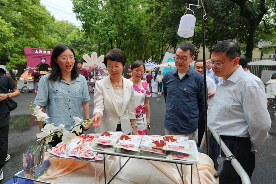 深化排球项目战略合作 市体育局携手光明食品集团启新程 (3).jpg