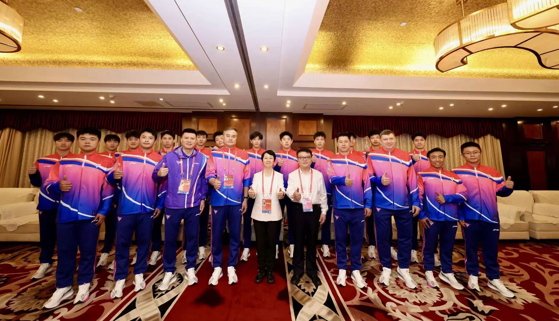 解冬副市长看望慰问十五运会上海体育健儿代表