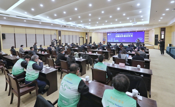嘉定区政府与久事集团签署战略合作框架协议.jpg